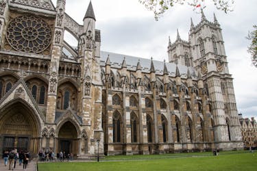 Skip-the-line entry with guided Houses of Parliament and Westminster Abbey tour
